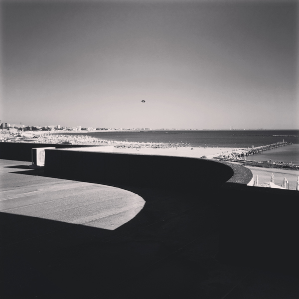 464 :: Sea, cocnrete and shapes